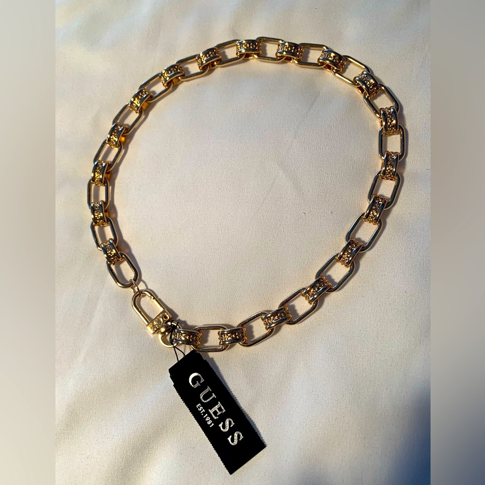 NWT Guess gold tone oval link necklace with clasp closure. 18” long necklace